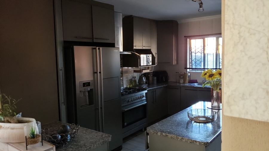 4 Bedroom Property for Sale in Tlhabane West North West
